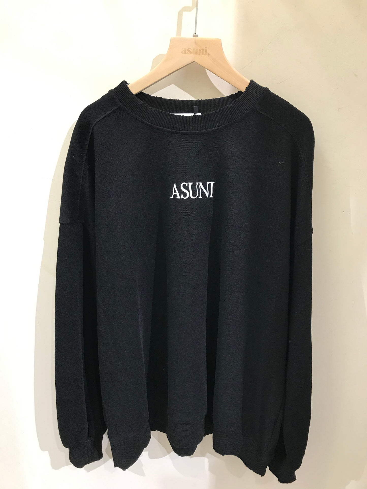 ASUNI Round Neck Sweatshirt in Black