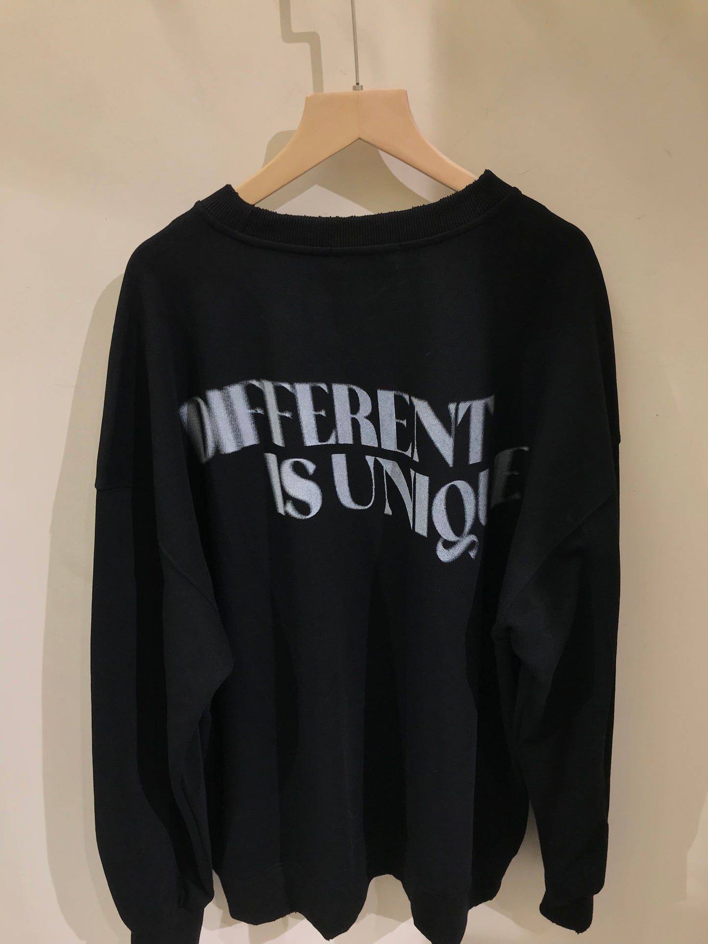 ASUNI Round Neck Sweatshirt in Black