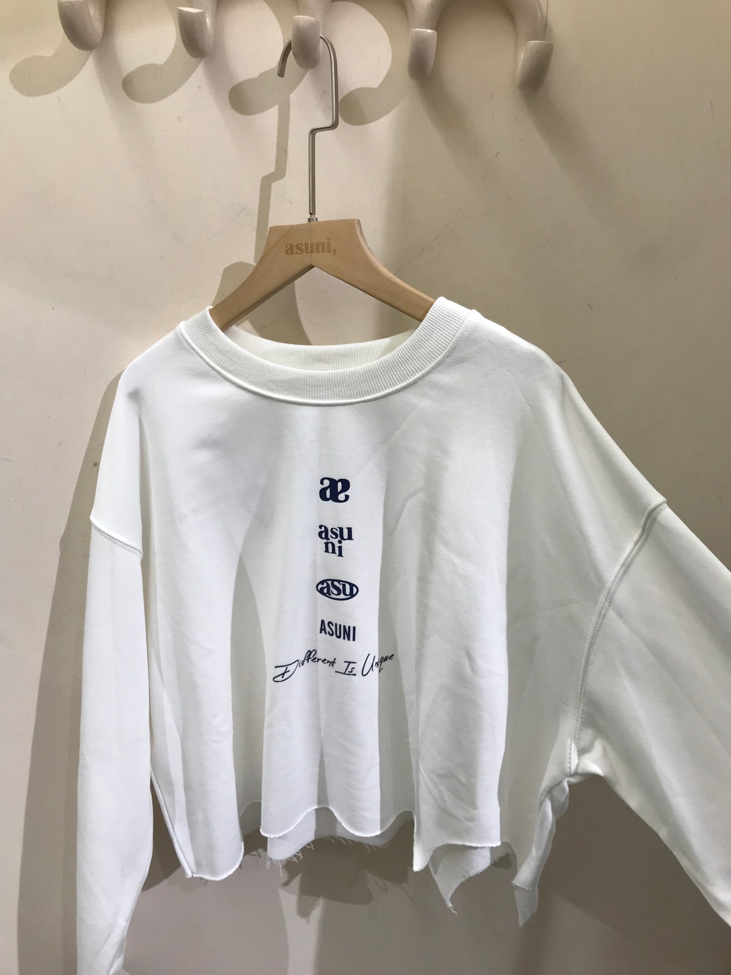 ASUNI LOGO Design Side Split Sweatshirt in White