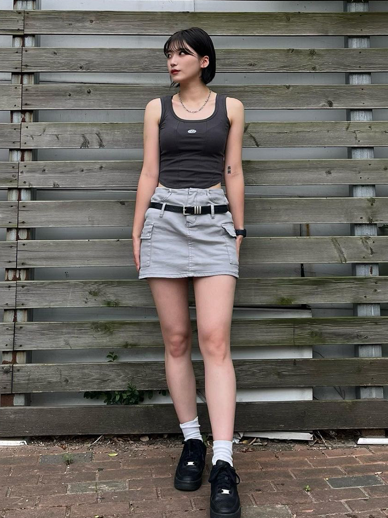 Embroidered Slimmed waist line tank in grey